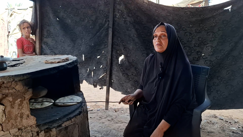 Umm Muhammad Abu Zaiter es otra mujer desplazada que regenta un horno improvisado con su marido Abu Muhammad.